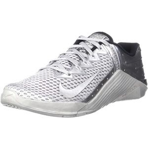 Nike cross training shoe